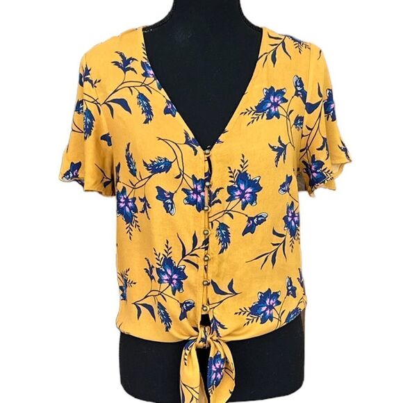 Urban Romantics tie front button front floral top size S, 100% rayon. - Picture 1 of 5